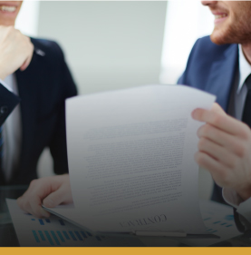 bazandelarosayabogados-chicos-con-un-contratoo