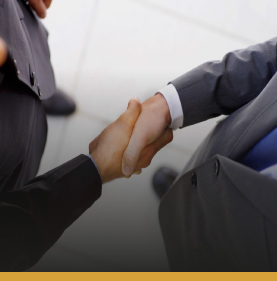 bazandelarosayabogados-socios-dandose-la-mano